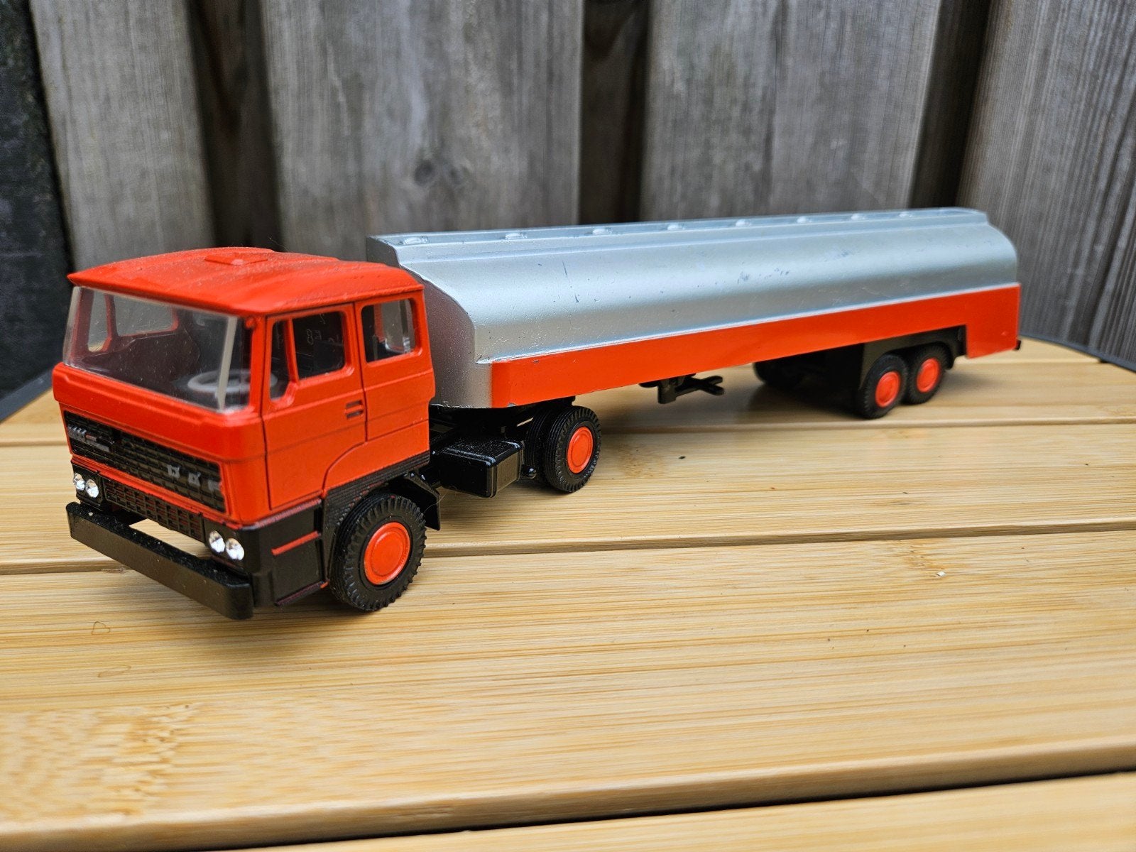 Lion Car DAF 2800 Tankwagen Tankoplegger 1:50 Oranje (2), Ophalen of Verzenden, Zo goed als nieuw, Bus of Vrachtwagen, Lion Toys
