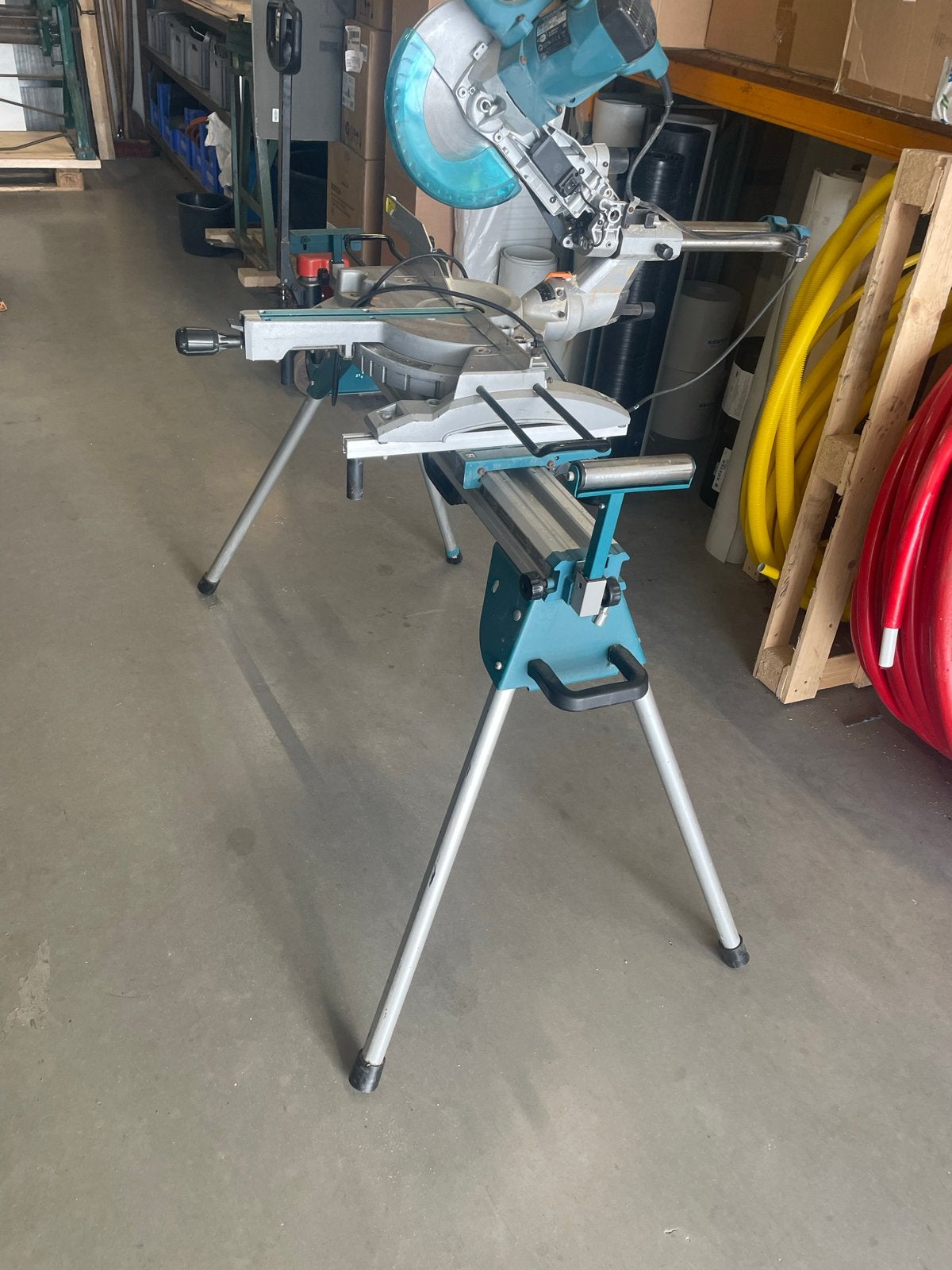 Makita radiaal afkortzaag met onderstel, Ophalen, 1200 watt of meer, Afkortzaag, 70 mm of meer