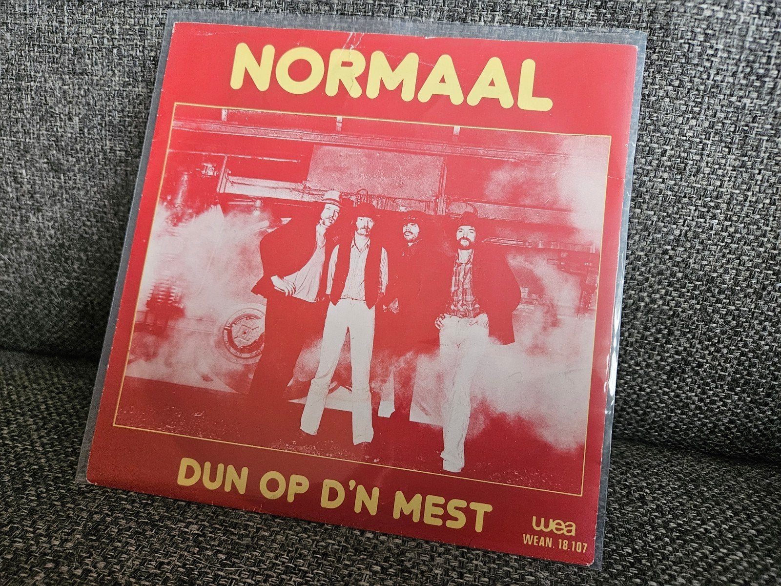 Normaal - Dun Op D'n Mest / Hummelo 7 inch single (1979), Verzenden, Originele persing, 7 inch, Zo goed als nieuw