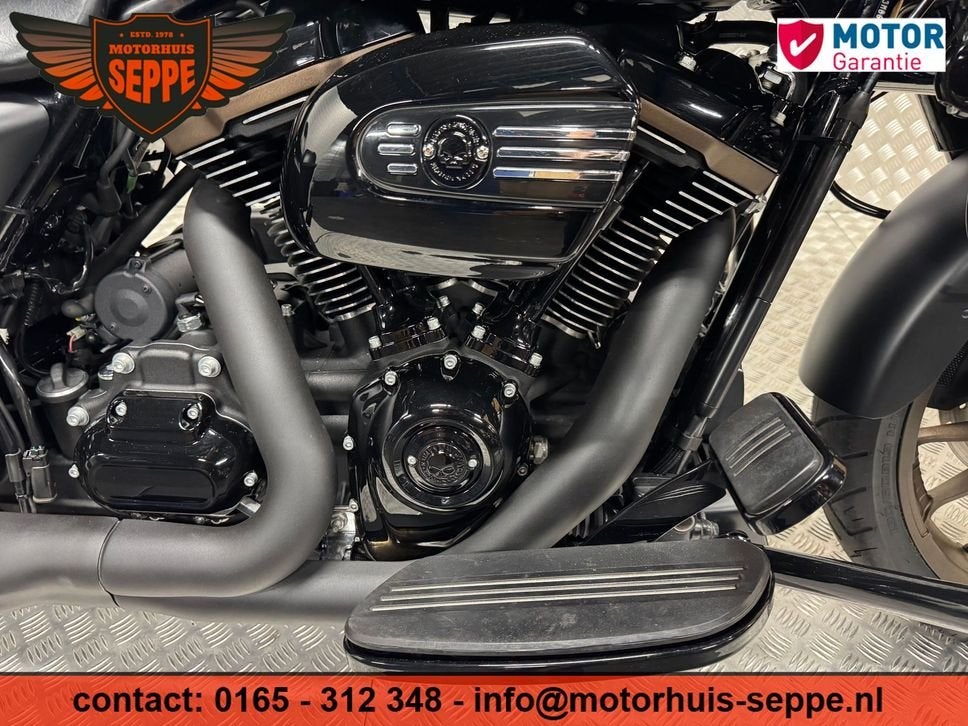 HARLEYDAVIDSON ROAD GLIDE LIMITED FLTRK 2021 Matt Black-Gold, Motoren, Motoren | Harley-Davidson, 2 cilinders, Chopper, Bedrijf