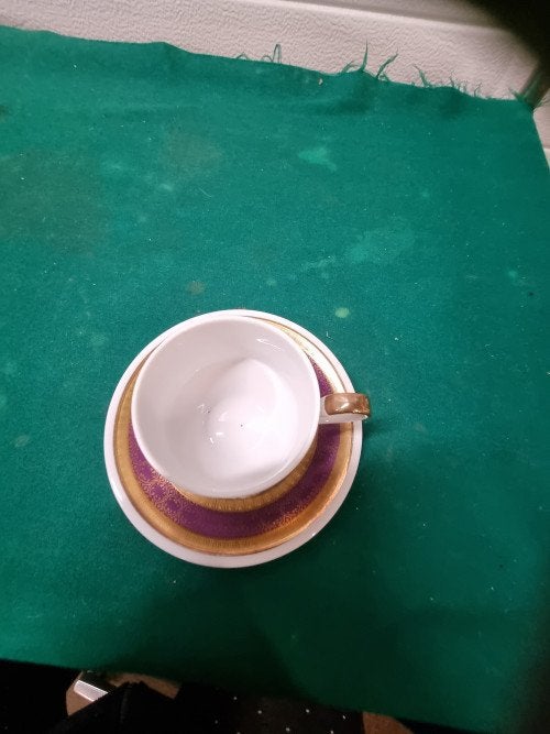 kop en schotel paars goud kleurig, Ophalen of Verzenden