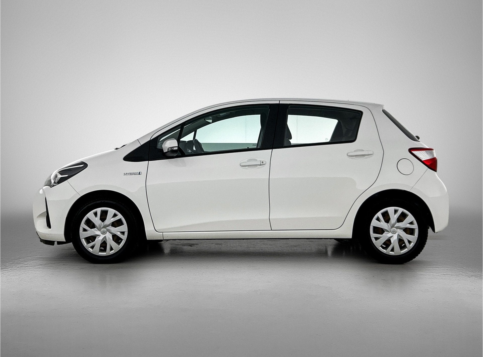 Toyota Yaris 1.5 Hybrid Active (bj 2019, automaat), 12 maanden, 4 cilinders, Origineel Nederlands, Bedrijf