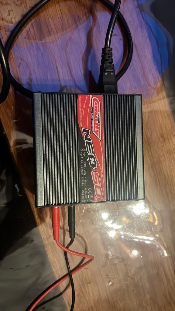RC Acculader - Oplader voor RC accu's ( Team corally neo 50), Zo goed als nieuw, Onderdeel, Overige schalen, Ophalen