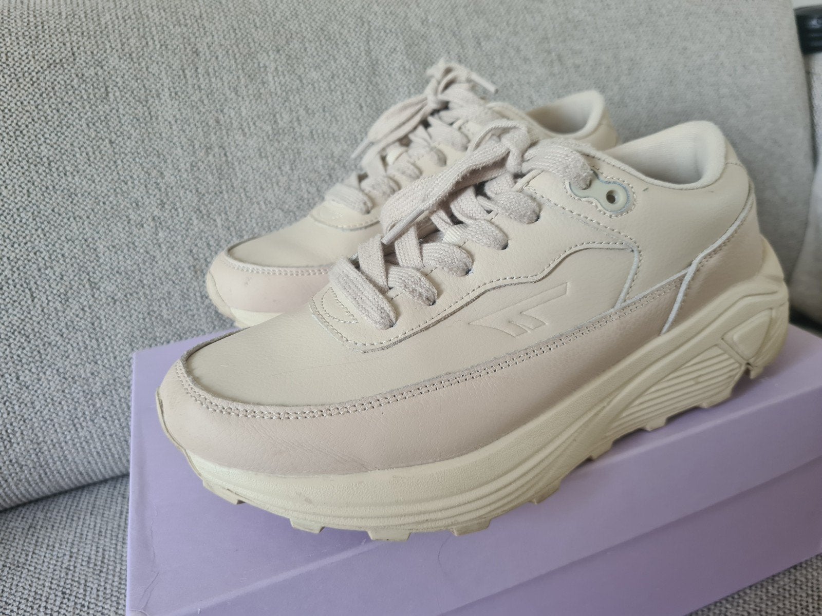 Hi-Tec HTS74 Sneakers - Maat 40 (valt als maat 39)- Zo goed, Hi-Tec, Beige, Ophalen of Verzenden, Sneakers of Gympen