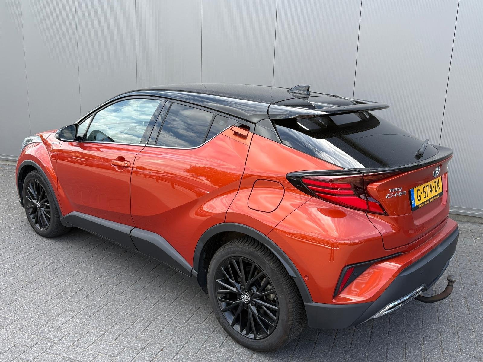 Toyota C-HR 2.0i Hybrid 184PK Automaat Launch Edition Trekha, Euro 6, 4 cilinders, Bruin, Leder en Stof