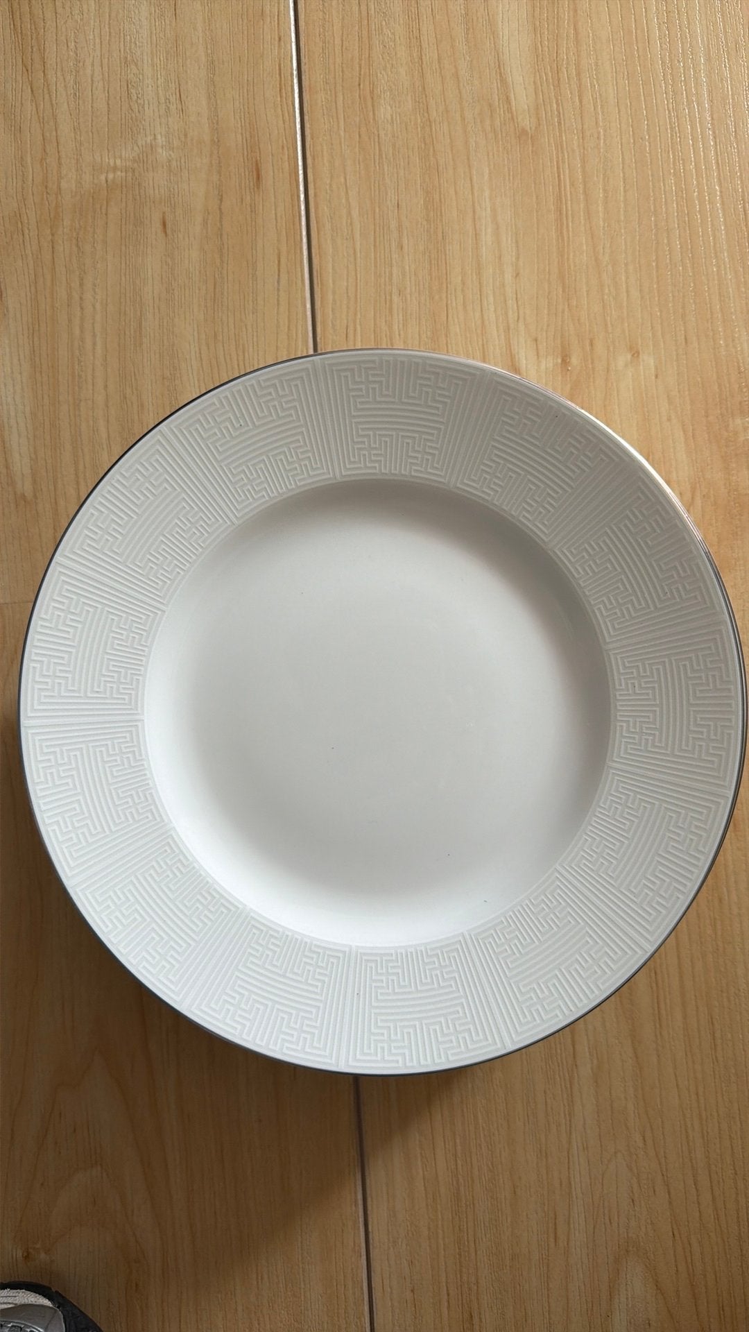 Wedgwood Vera Wang ivory trellis bordjes 20cm, Ophalen of Verzenden, Zo goed als nieuw, Porselein, Bord(en)