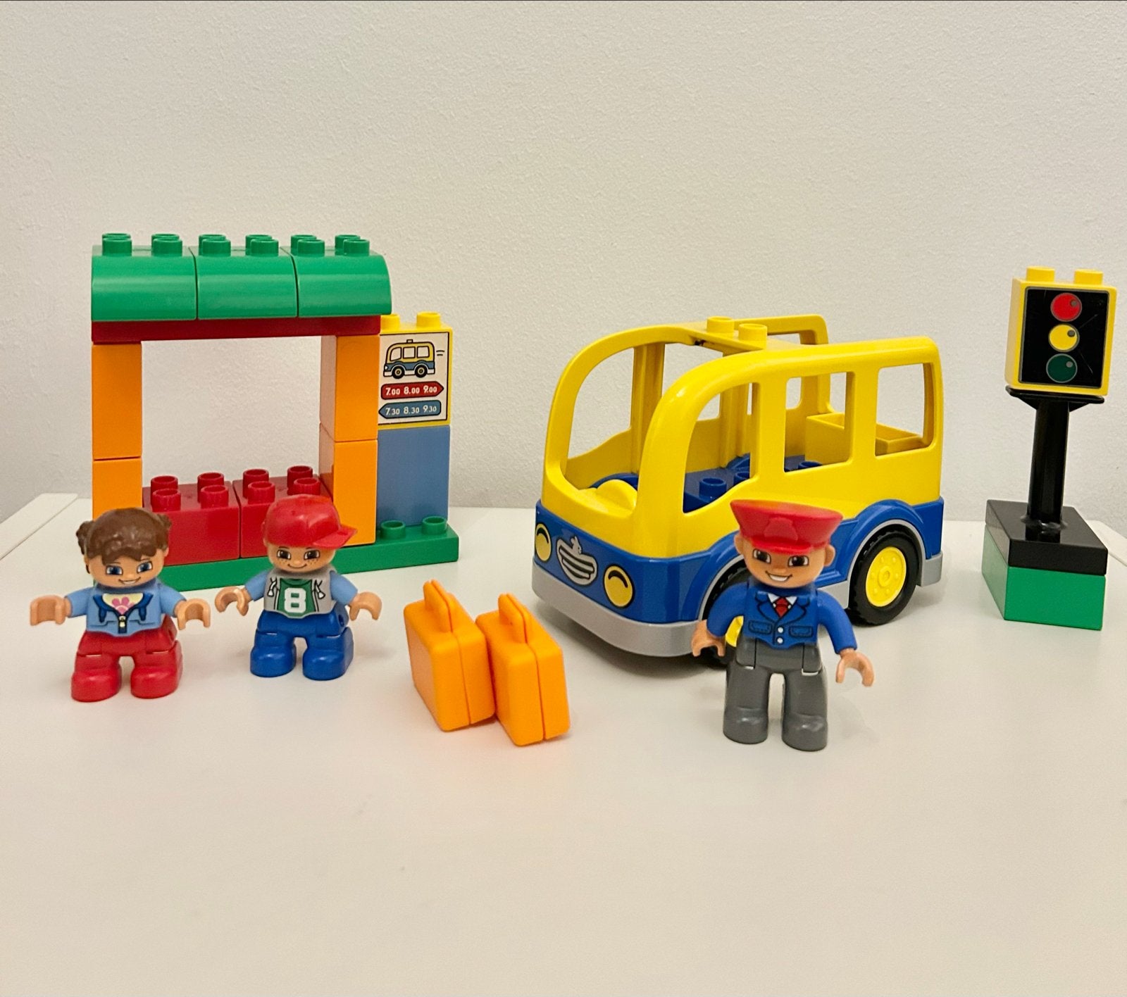 Duplo 10528 Schoolbus met halte en figuren, Kinderen en Baby's, Speelgoed | Duplo en Lego, Ophalen of Verzenden, Gebruikt, Compleet