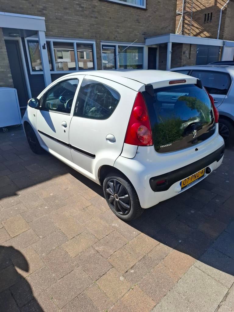 Peugeot 107 1.0 12V 5DR 2011 Wit, Voorwielaandrijving, Stof, Airbags, 4 stoelen