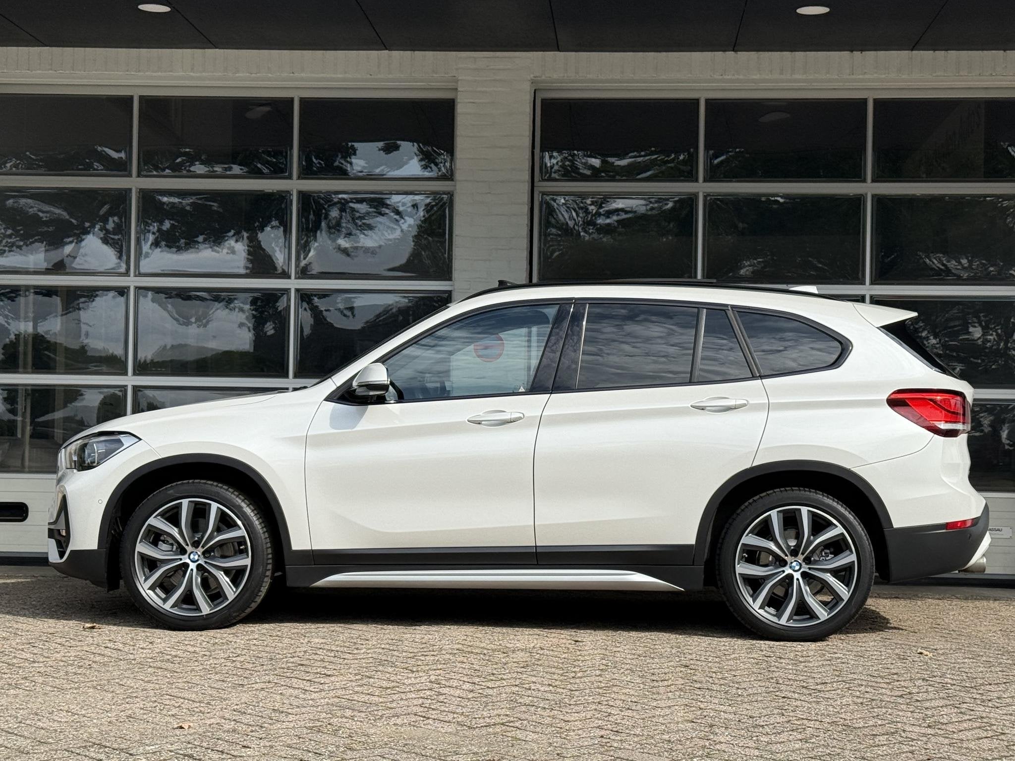 BMW X1 xDrive25i X LINE | PANORAMA | NAVIGATIE PLUS | STOELV, Auto's, 1998 cc, Gebruikt, Euro 6, 4 cilinders
