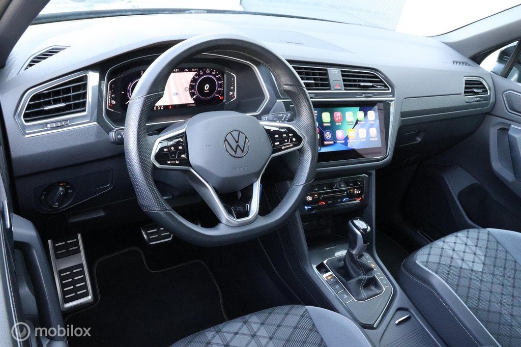 Volkswagen Tiguan 1.4 TSI eHybrid R-Line I 360 Camera I Trek, 1716 kg, Stof, Zwart, 4 cilinders