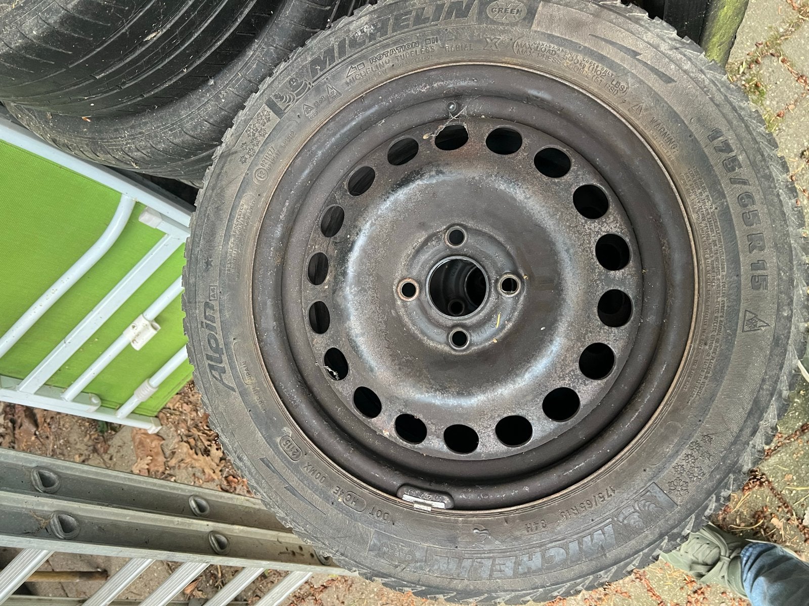 Michelin Winterbanden op stalen velg 175/65 R15, Gebruikt, 15 inch, 175 mm, Banden en Velgen