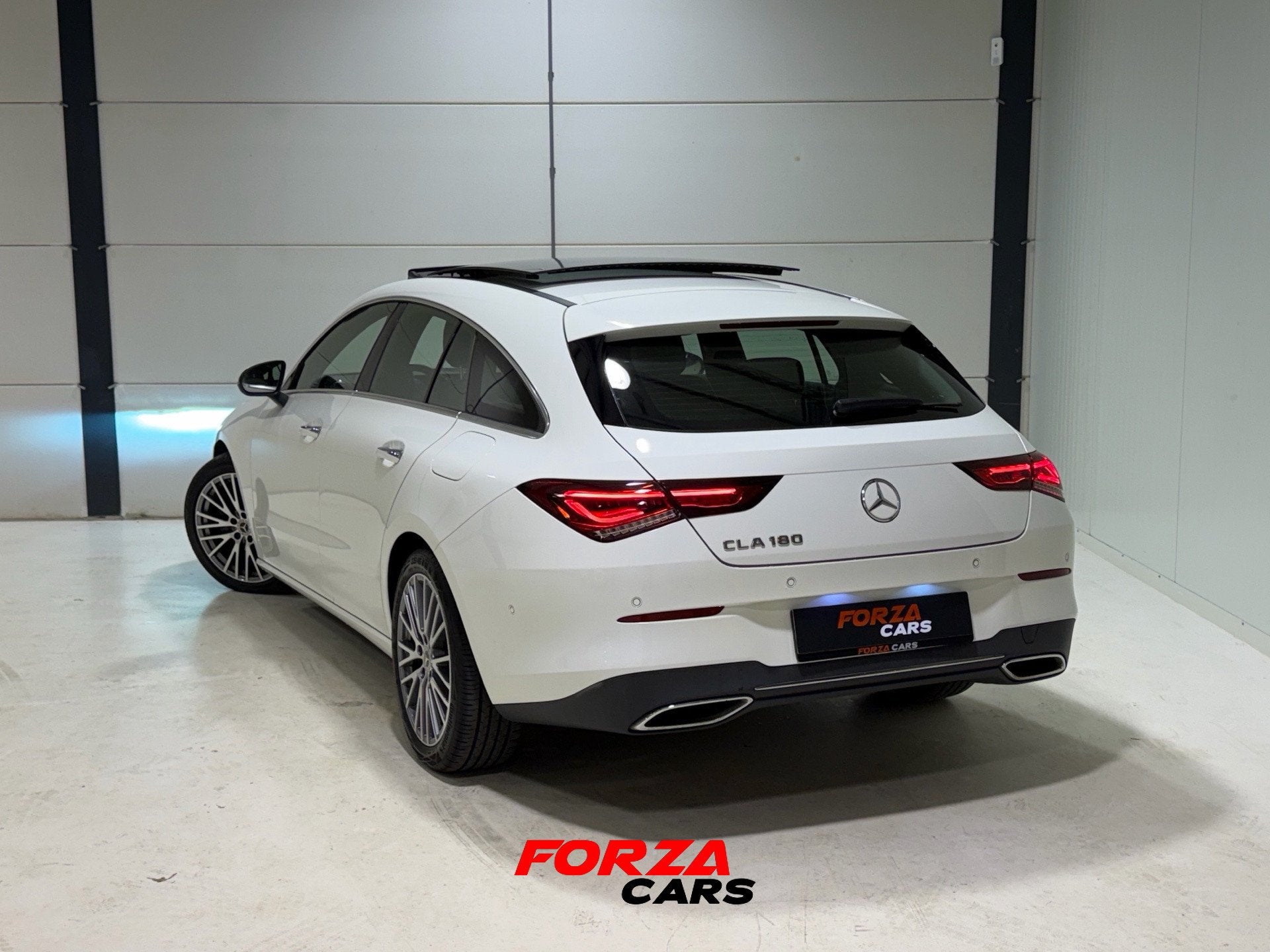 Mercedes-Benz CLA-klasse Shooting Brake 180 Business Solutio, Auto's, 136 pk, Gebruikt, 4 cilinders, Wit