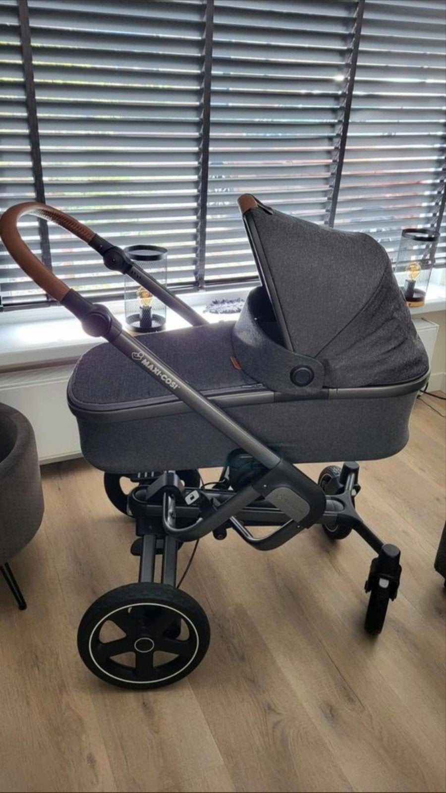 Maxi-Cosi Nova 4 Kinderwagen 2-in-1 met originele voetenzak, Ophalen, Zo goed als nieuw, Combiwagen, Verstelbare duwstang