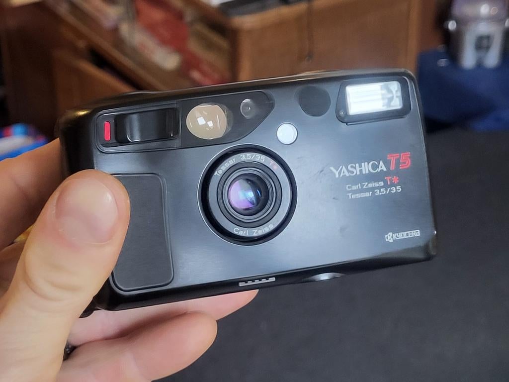 Yashica T5 Carl Zeiss T* Tessar 3.5/35 Compact Camera, Ophalen of Verzenden, Gebruikt, Compact, Overige Merken