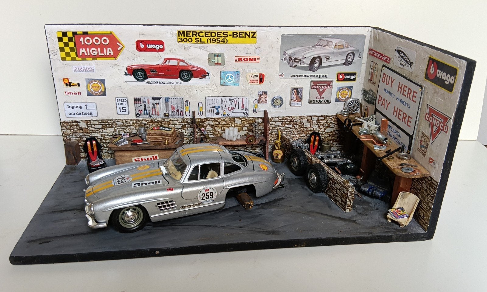 Mercedes-Benz 300 SL (1954) Diorama - Burago, Auto, Groter dan 1:32, Zo goed als nieuw, Ophalen