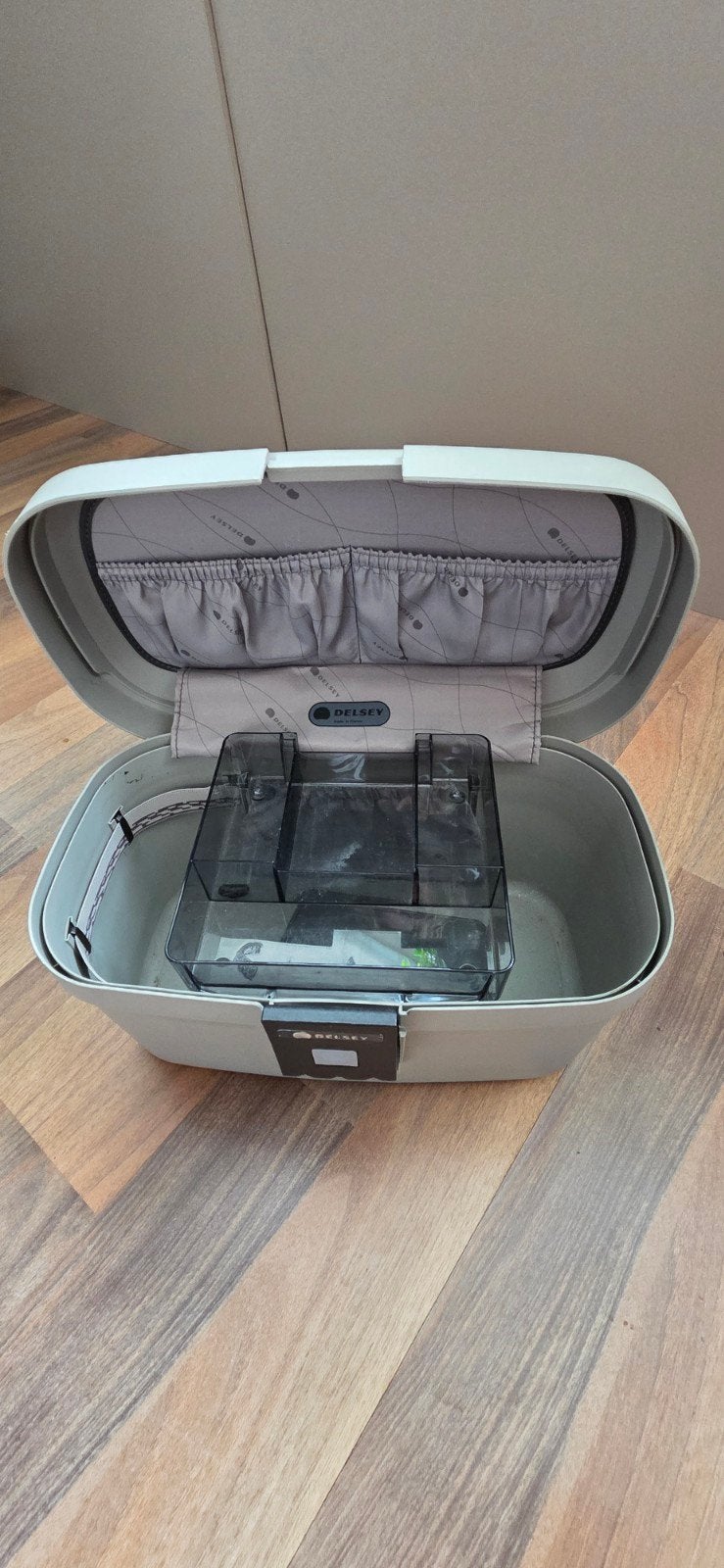 Delsey Beautycase - Beige Hardcase met Slot, Sieraden, Tassen en Uiterlijk, Beautycases, Gebruikt, Beige, Met slot, Ophalen of Verzenden