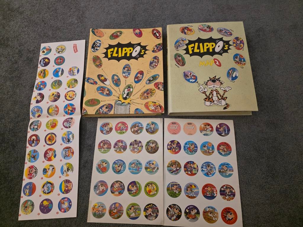 Bijna complete flippo set map 1&2, missen alleen 2 jokers, Ophalen of Verzenden, Winter, Losse flippo's, Met verzamelmap(pen)
