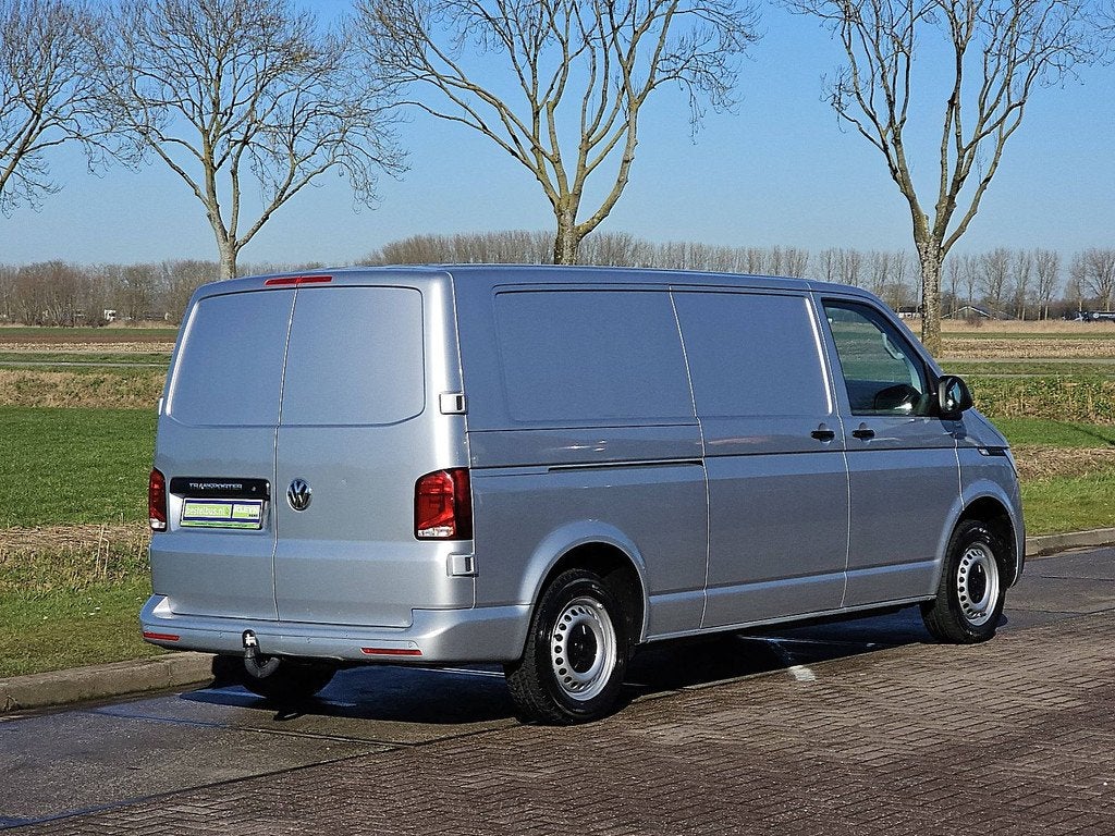VOLKSWAGEN TRANSPORTER 2.0 TDI l2h1 navi trekhaak!, Auto's, Bestelauto's, Gebruikt, Euro 6, 150 pk, Volkswagen