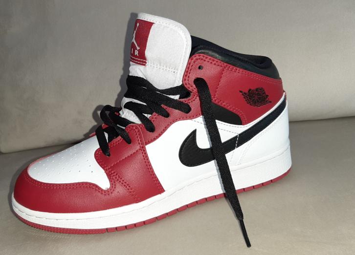 Nike Jordan Mid Chicago 2020,mt 39 z.g.a.n., Ophalen of Verzenden, Zo goed als nieuw, Sneakers of Gympen