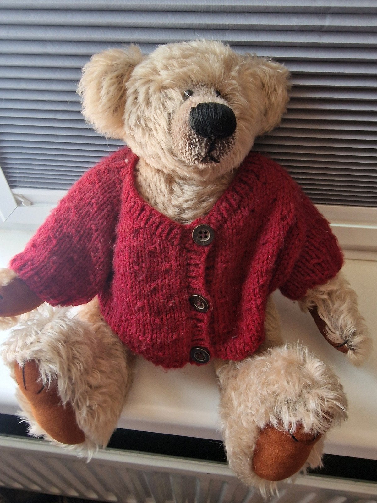 Vintage Mohair Beer met Gebreid Vest - Handgemaakt, Verzamelen, Beren en Cherished Teddies, Ophalen of Verzenden, Gebruikt, Stoffen beer