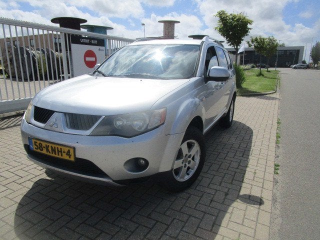 Mitsubishi Outlander 2.4 Inspire 2WD Special Edition, Export, Auto's, Mitsubishi, Voorwielaandrijving, 4 cilinders, 1465 kg, Bedrijf