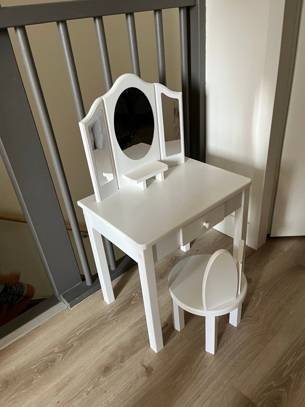 Kaptafel met krukje voor kinderen (peuter/kleuter), Ophalen, Gebruikt, Tafel(s) en Stoel(en)