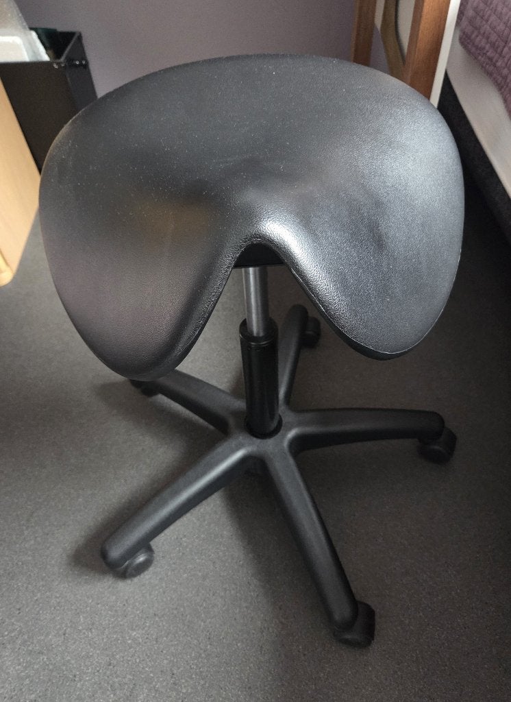 Mooie zadelkruk te koop, Ophalen, Zo goed als nieuw, Zwart, Bureaukruk