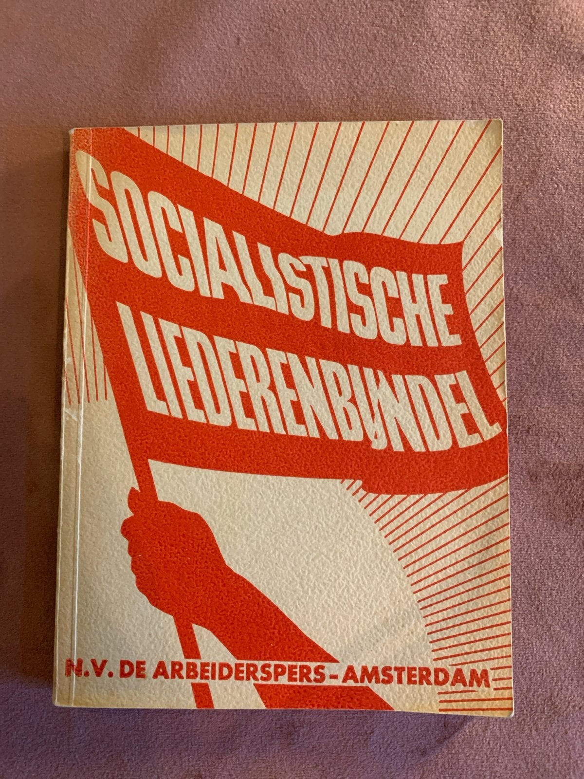 Socialistische Liederenbundel 1950 + inlegvel strijdliederen, Boeken, Ophalen of Verzenden, Gelezen, Algemeen