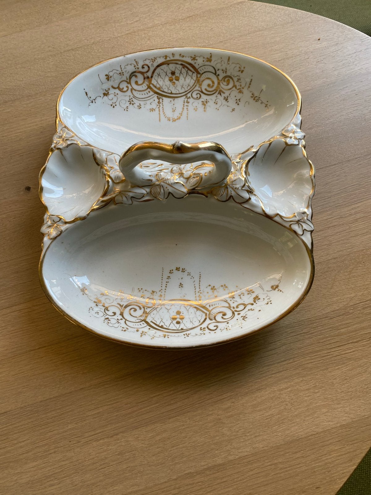 Antieke porseleinen schaal met gouden decoratie, Ophalen