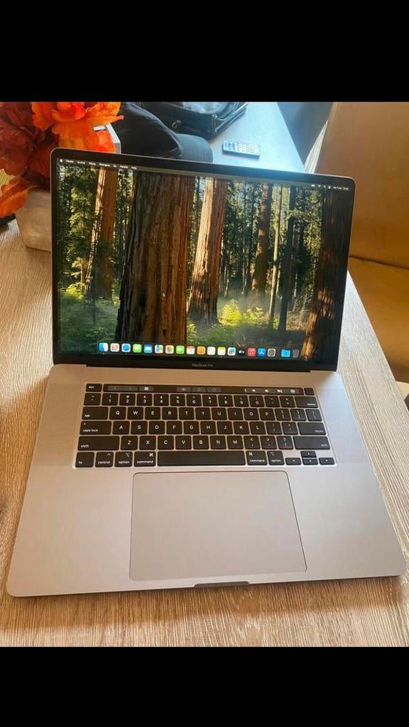 Mac book pro met touchbar, MacBook Pro, 2 tot 3 Ghz, Ophalen of Verzenden, Zo goed als nieuw
