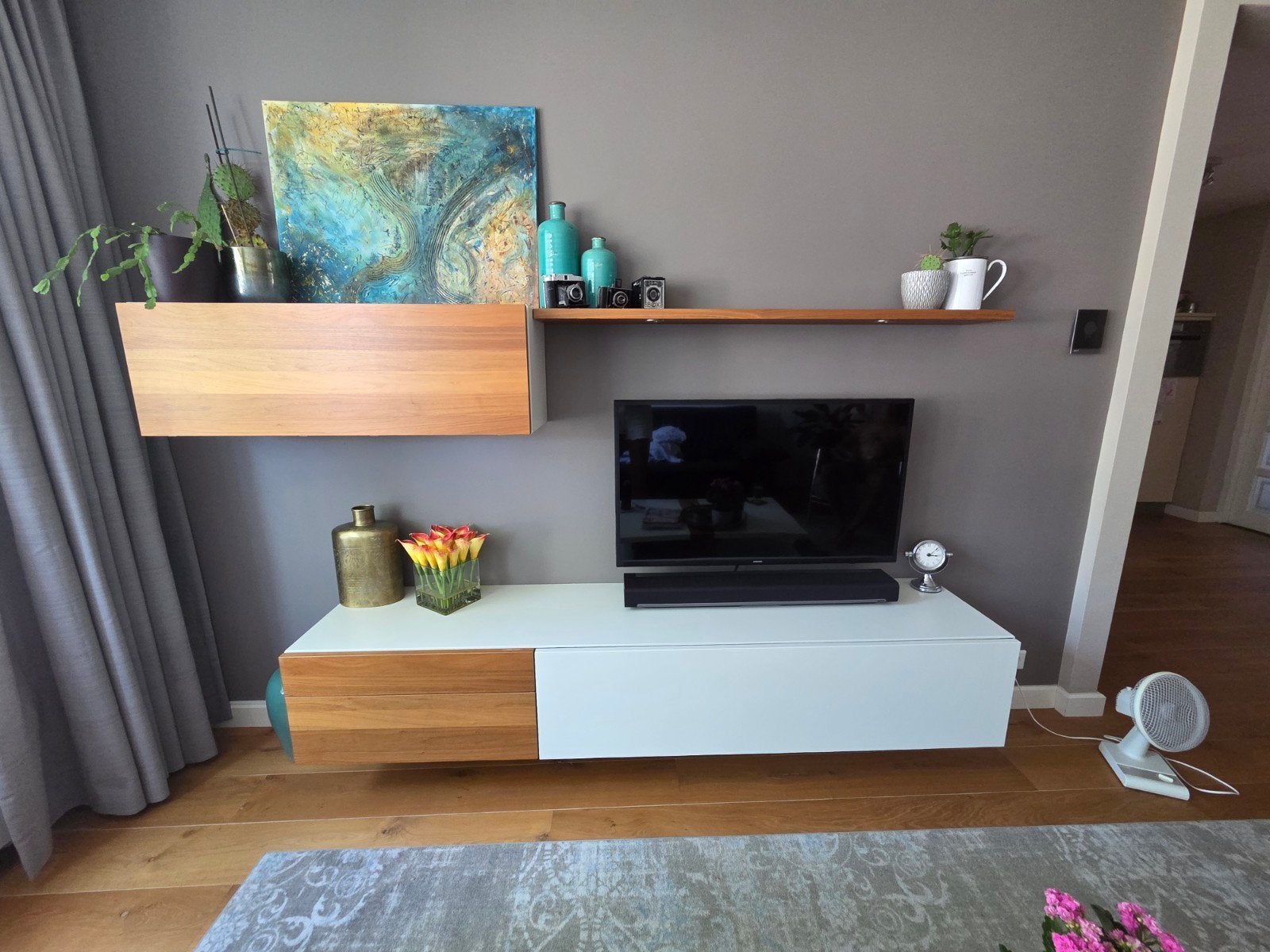 Modern TV-meubel met wandkasten en verlichting, Gebruikt, 200 cm of meer, Modern, 25 tot 50 cm