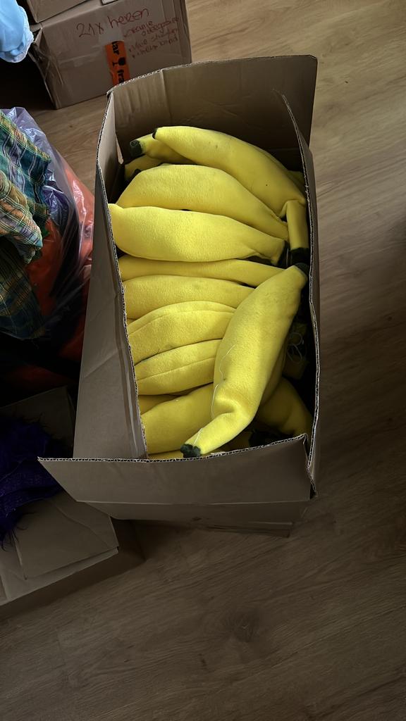 70 x Zelfgemaakte bananen / carnaval of loopgroep, Ophalen of Verzenden, Zo goed als nieuw, Overige maten