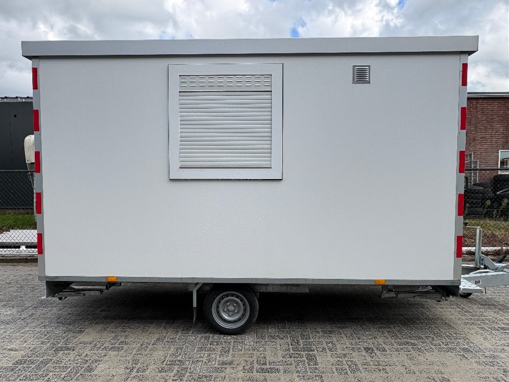 Te koop z.g.a.n. schaftwagen bouwkeet toilet en berging, Ophalen, Zo goed als nieuw