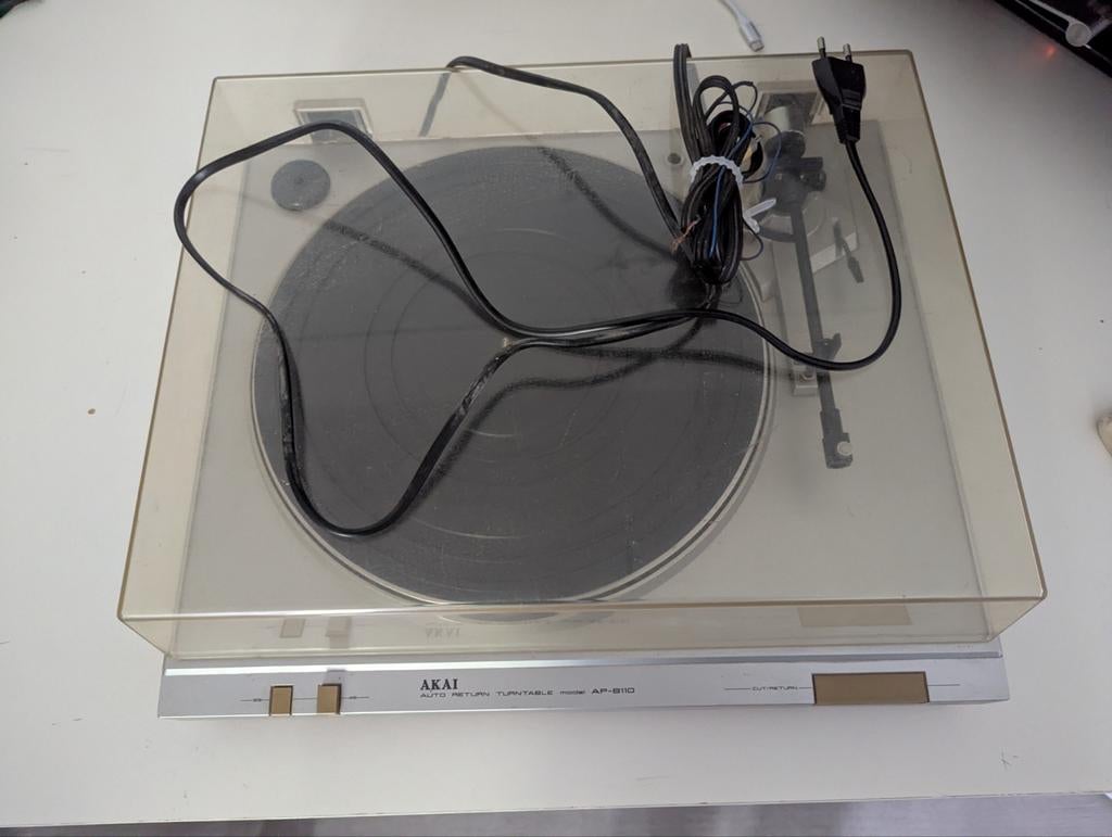 Akai AP-B110 platenspeler voor onderdelen (geen naald/riem), Automatisch, Ophalen of Verzenden, Platenspeler, Niet werkend
