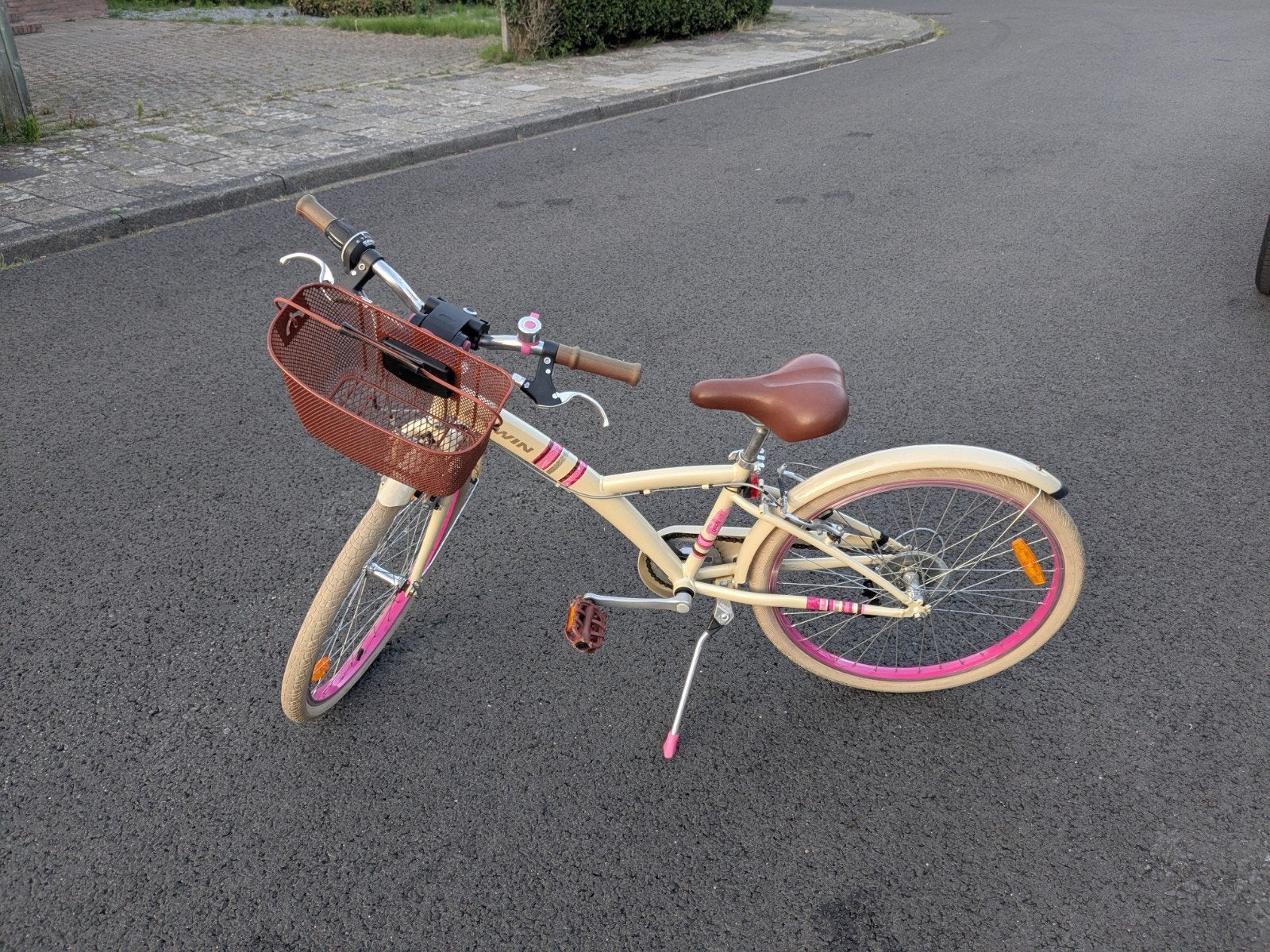 Leuke kinderfiets 24 inch b-twin  - Goede banden en remmen, Fietsen en Brommers, Fietsen | Kinderfietsjes, Zo goed als nieuw, 20 inch of meer