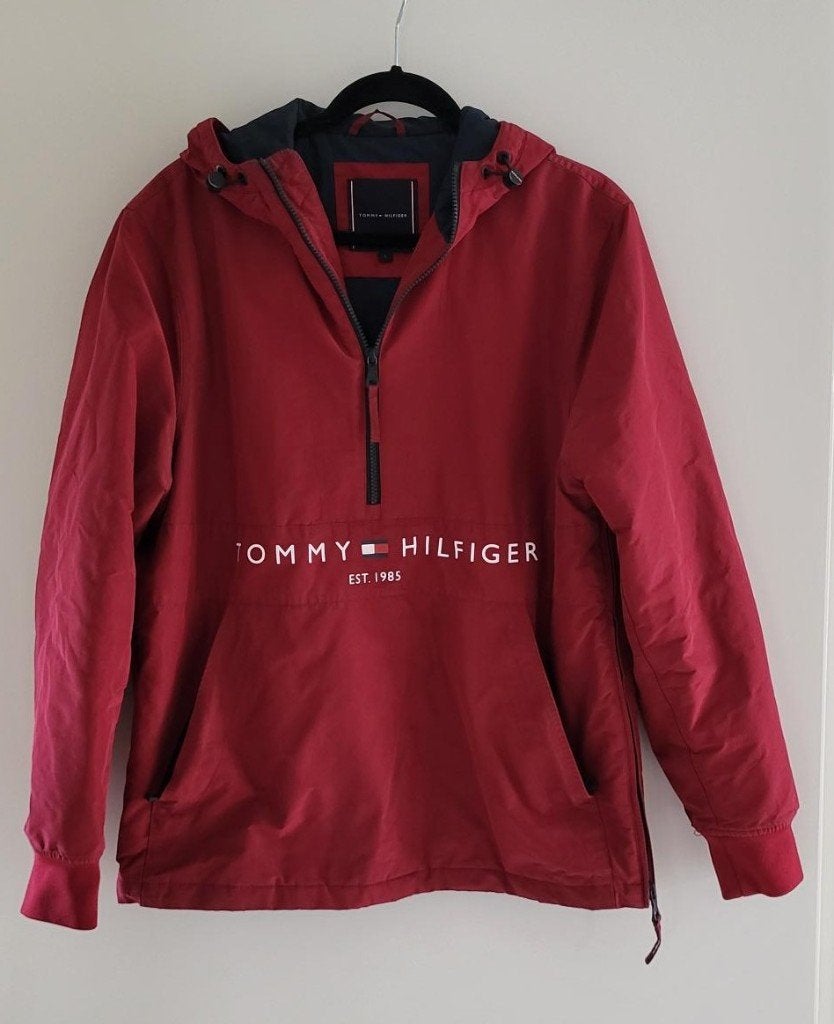 Mooie rode parka, jas, anorak, Tommy Hilfiger, mt S, izgs, Tommy Hilfiger, Ophalen of Verzenden, Zo goed als nieuw, Rood