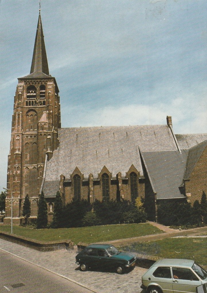 MOERGESTEL R..K Kerk met Auto's, Verzamelen, Verzenden, 1980 tot heden, Gelopen, Noord-Brabant