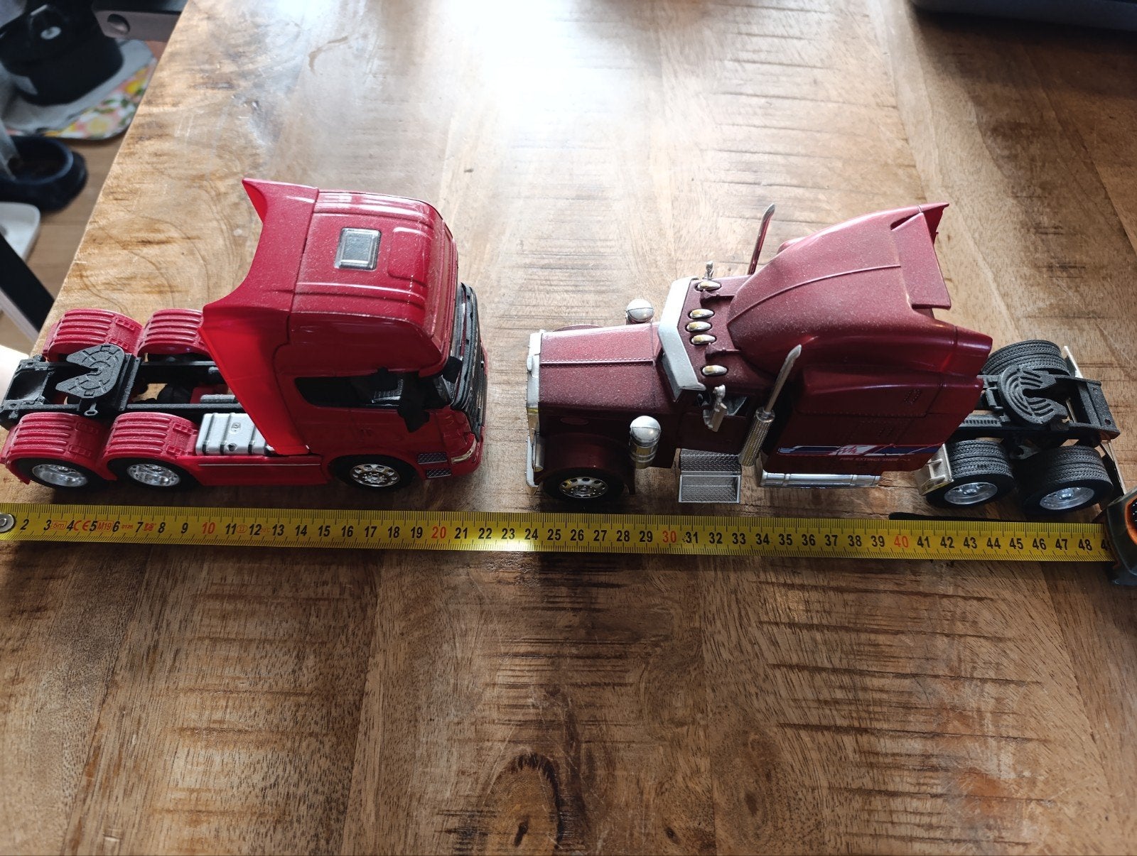 2 Vrachtwagen Modellen - Scania en Amerikaanse Truck, Overige merken, Gebruikt, 1:32 tot 1:50, Ophalen of Verzenden