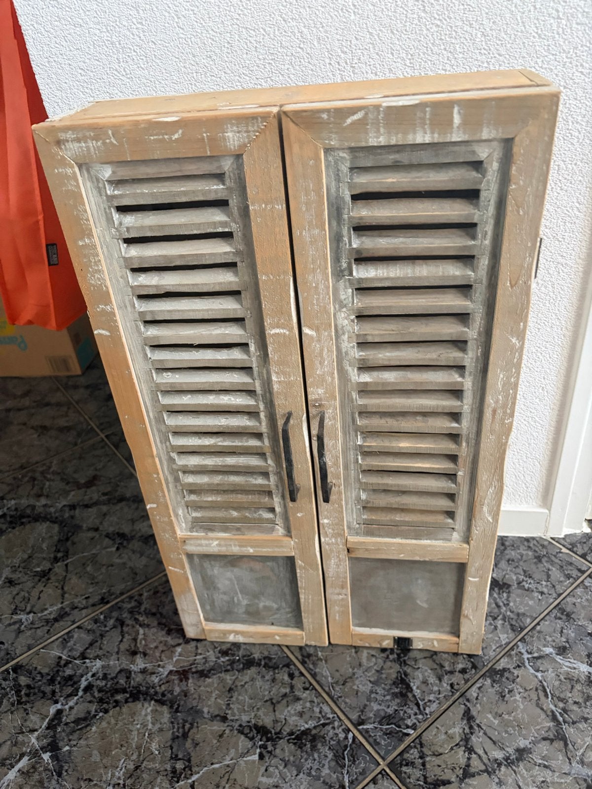 Houten wandkastje met louvredeurtjes, Huis en Inrichting, Ophalen, Gebruikt