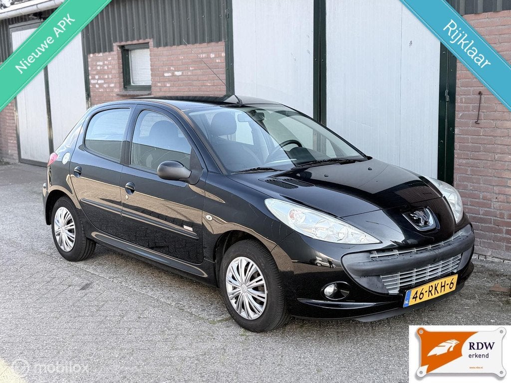 Peugeot 206 + 1.4 XS NAP/NWE APK/NWE DISTRIBUTIERIEM/AIRCO, Elektrische ramen, 4 cilinders, Zwart, Origineel Nederlands