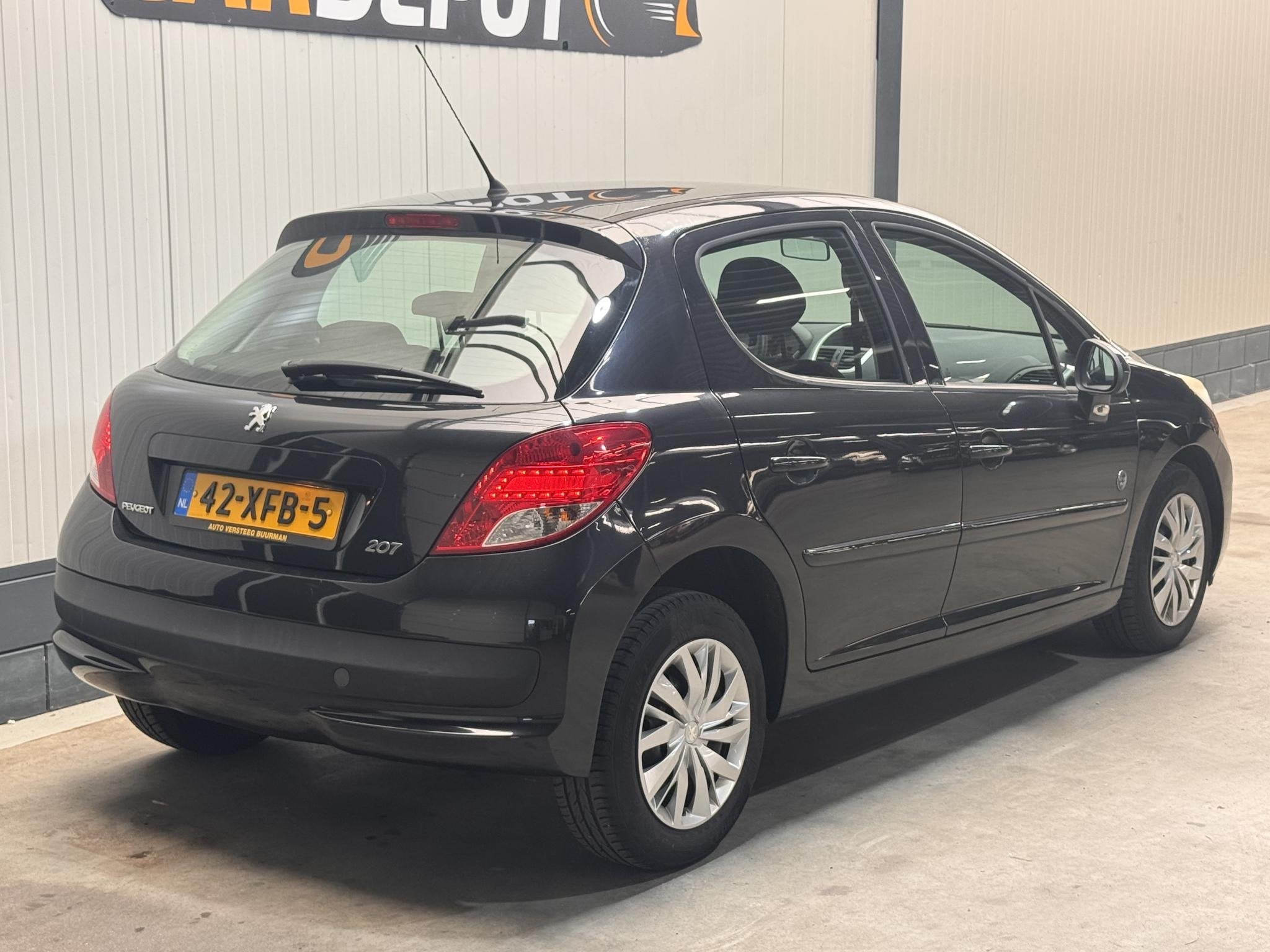 Foto 5 van Peugeot 207 1.4 VTi Urban Move AUTOMAAT