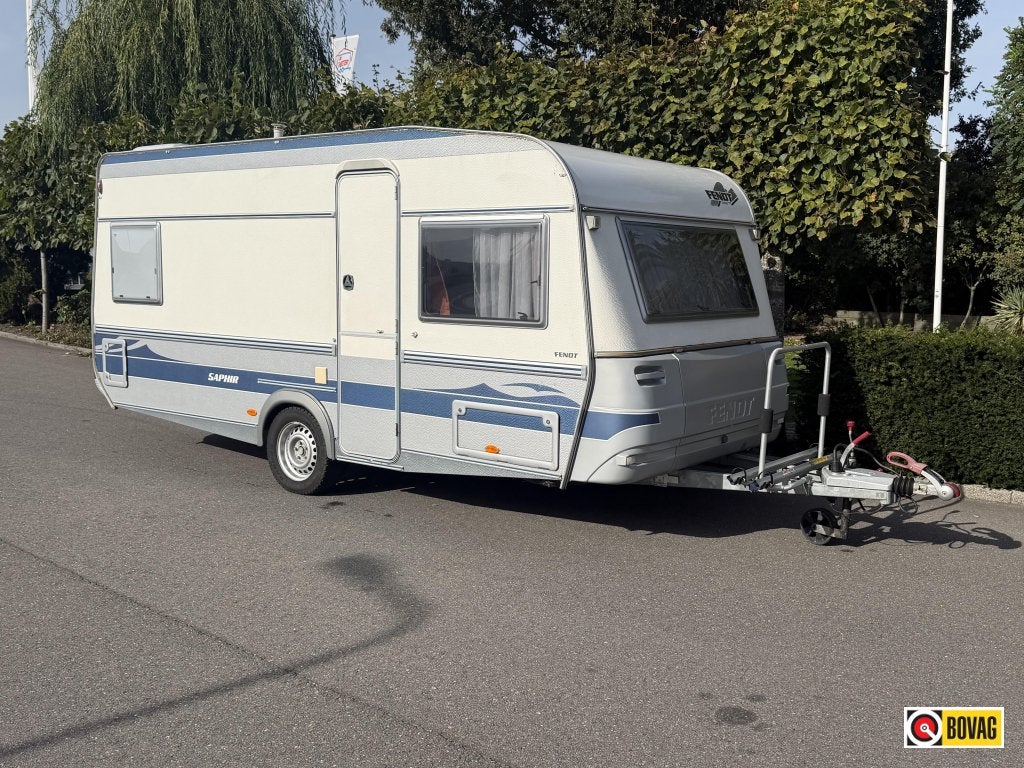 Fendt Saphir 470 TFB Nette caravan met voortent en fietsrek, Caravans en Kamperen, Rondzit, Bedrijf, Overige typen, Schokbreker