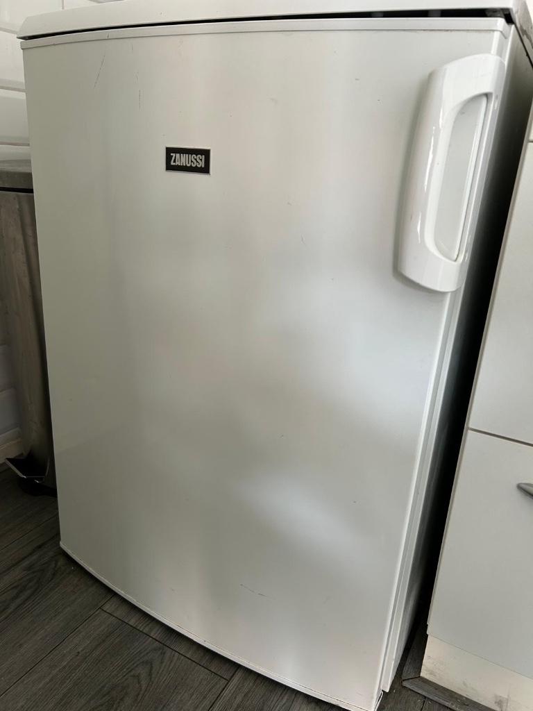 Koelkast Zanussi, Gebruikt, 100 tot 150 liter, 45 tot 60 cm, Met vriesvak