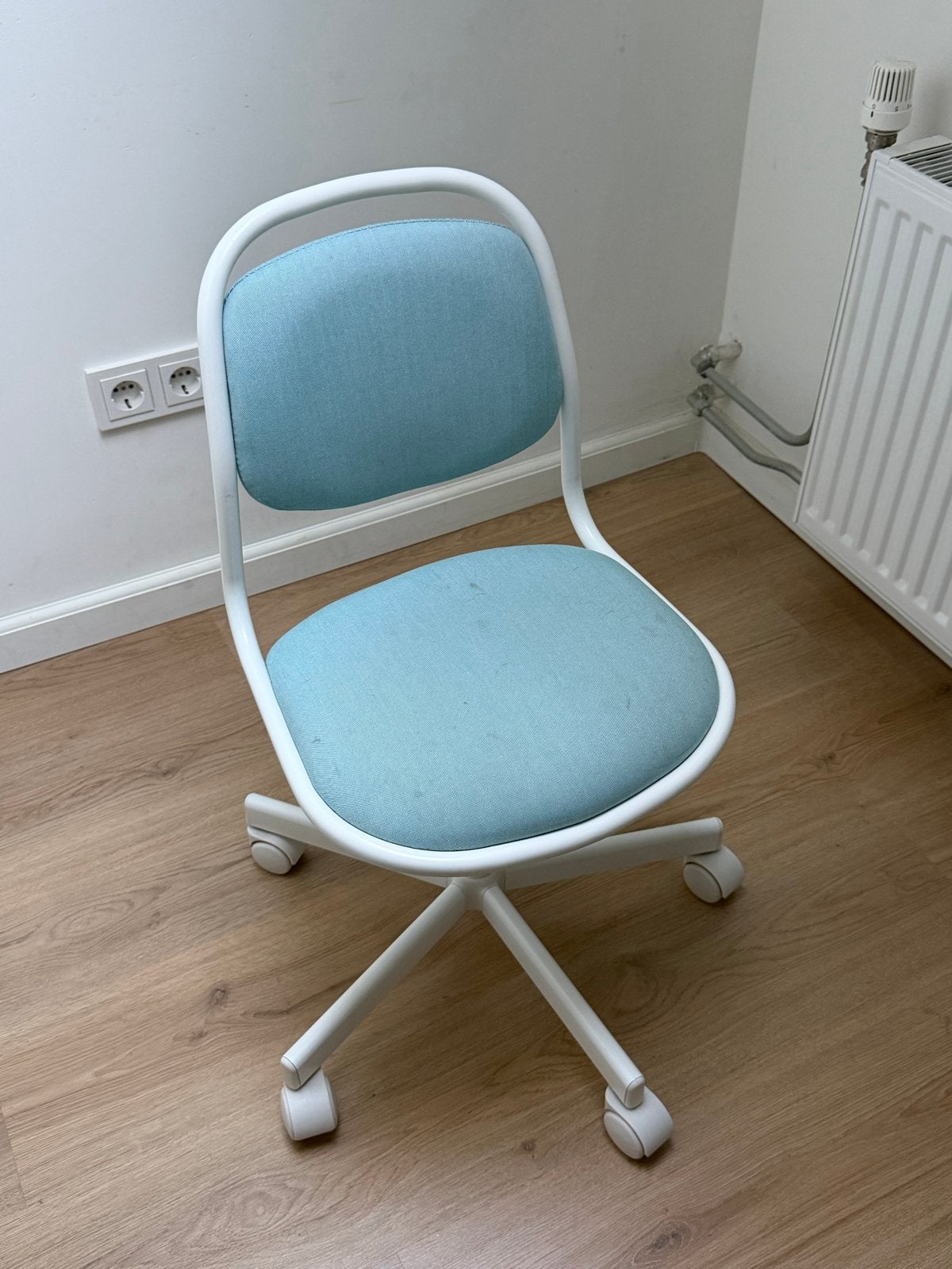 IKEA ÖRFJÄLL Kinderbureaustoel wit/blauw, Ophalen, Gebruikt, Blauw, Bureaustoel