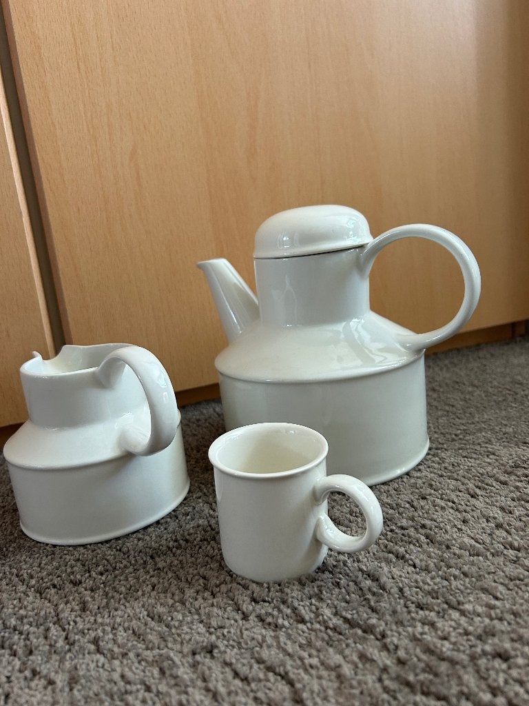 WEDGWOOD white plain midwinter, Huis en Inrichting, Gebruikt, Ophalen of Verzenden, Overige stijlen, Kop(pen) en/of Schotel(s)