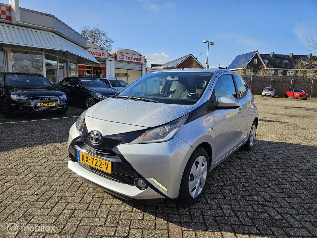 Toyota Aygo 1.0 VVT-i x-play, Auto's, Gebruikt, Euro 6, 4 stoelen, Origineel Nederlands