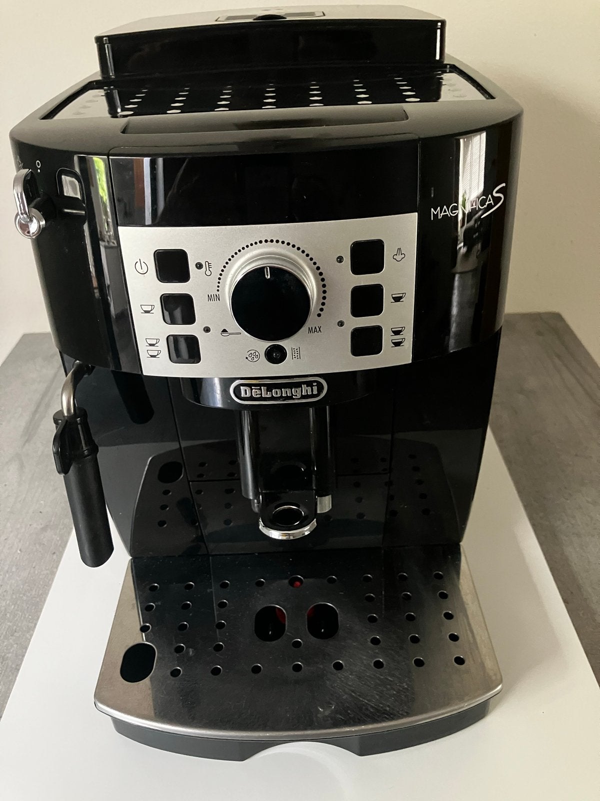 DeLonghi Magnifica S ECAM 22.110.B koffieautomaat, Ophalen, Afneembaar waterreservoir, Gebruikt, Espresso apparaat