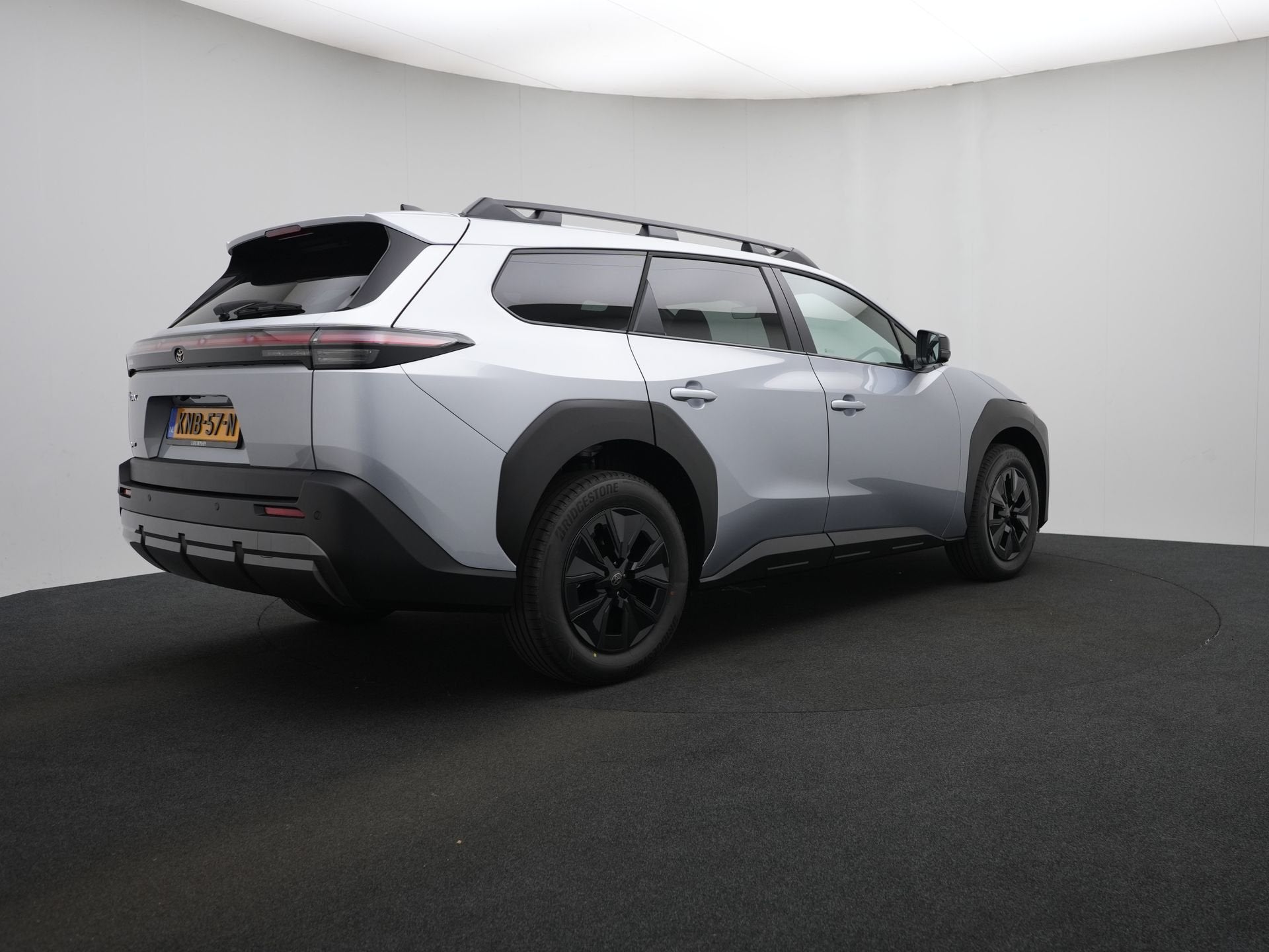 Toyota bZ4X Touring Dynamic 227pk /75 kWh/ wltp 591 km EV-De, 12 maanden, Stof, 227 pk, Zwart