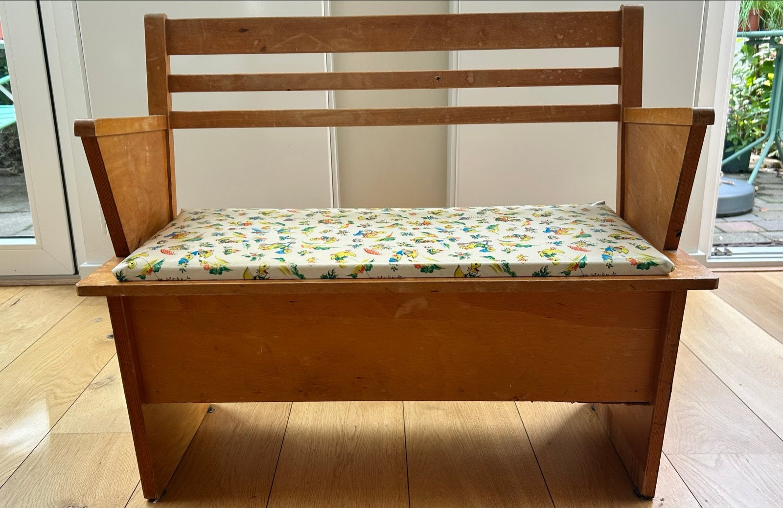 Vintage kinderbankje met opbergruimte, Ophalen, Gebruikt, Stoel(en)