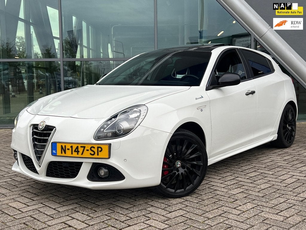 Alfa Romeo Giulietta 1.4 T Exclusive Automaat, Pano, Leder,, Auto's, Alfa Romeo, Start-stop-systeem, Euro 6, 4 cilinders, Leder en Stof